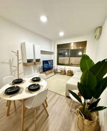 Foto 1 de Piso en alquiler en El Baix Guinardó de 4 habitaciones con muebles y aire acondicionado
