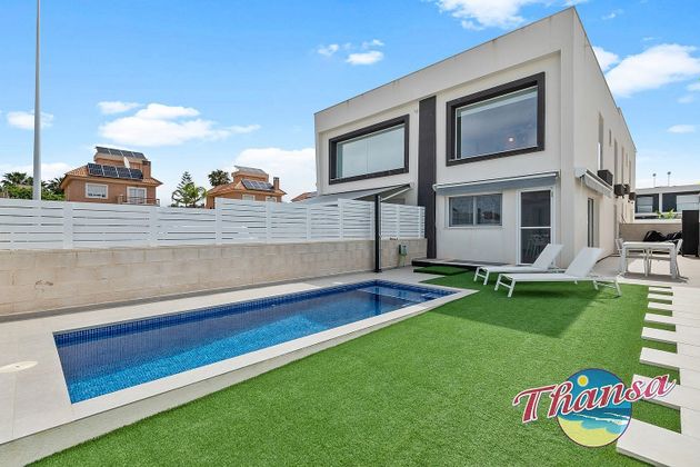 Foto 1 de Casa en venta en Gran Alacant de 3 habitaciones con piscina y jardín
