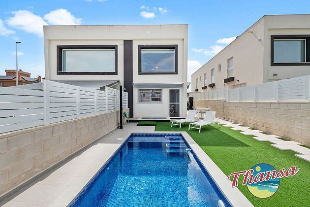 Foto 2 de Casa en venta en Gran Alacant de 3 habitaciones con piscina y jardín
