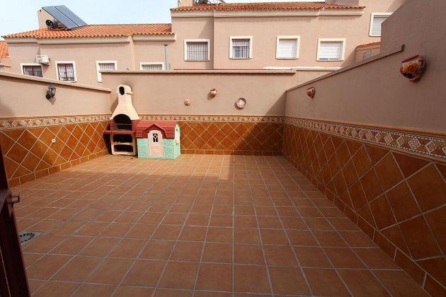 Foto 2 de Casa adossada en venda a San García de 3 habitacions amb garatge