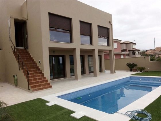 Foto 1 de Venta de chalet en San García de 5 habitaciones con piscina y jardín
