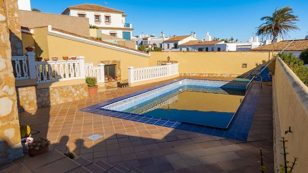 Foto 2 de Venta de chalet en San García de 4 habitaciones con piscina y garaje