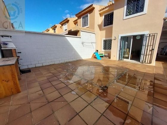Foto 2 de Casa adossada en venda a San García de 3 habitacions amb terrassa i piscina