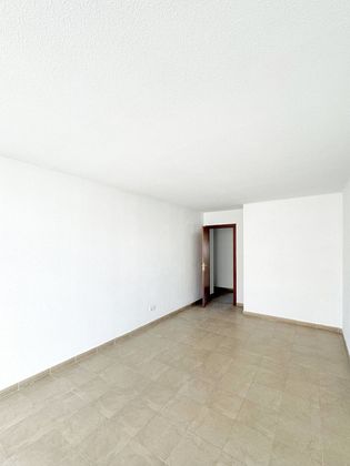 Foto 2 de Alquiler de piso en Dehesa Vieja - Puente Cultural de 2 habitaciones con garaje y calefacción