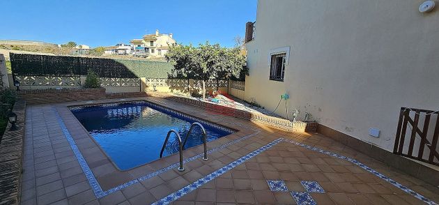 Foto 1 de Venta de casa en Urbanización Santa Rosa de 3 habitaciones con terraza y piscina