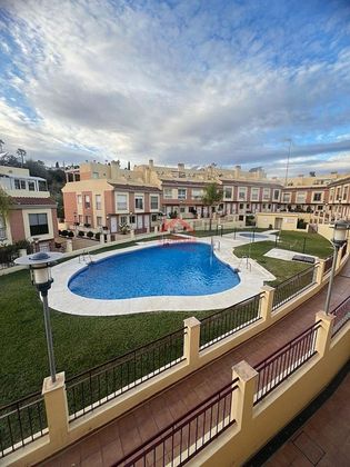 Foto 1 de Casa adossada en venda a Benajarafe – Almayate de 3 habitacions amb terrassa i piscina