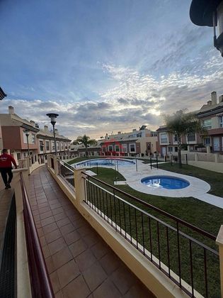 Foto 2 de Casa adossada en venda a Benajarafe – Almayate de 3 habitacions amb terrassa i piscina