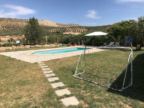 Foto 1 de Venta de casa en Iznalloz de 3 habitaciones con terraza y piscina