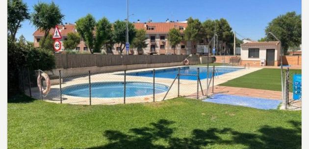 Foto 1 de Pis en venda a paseo Aranjuez de 3 habitacions amb terrassa i piscina