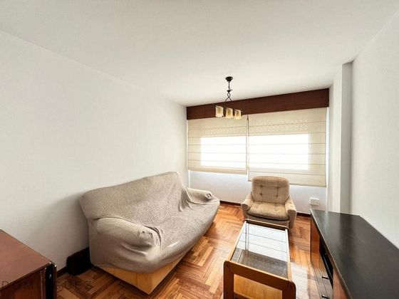 Foto 1 de Alquiler de piso en O Berbés - Peniche de 2 habitaciones con muebles y balcón