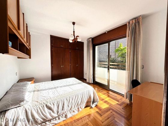 Foto 2 de Alquiler de piso en O Berbés - Peniche de 2 habitaciones con muebles y balcón
