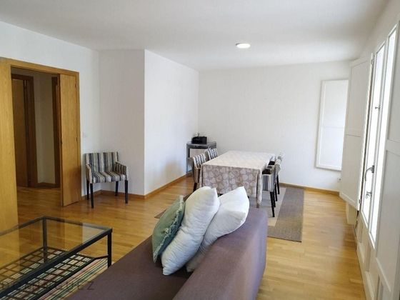 Foto 1 de Alquiler de piso en Casco Vello de 2 habitaciones con garaje y muebles