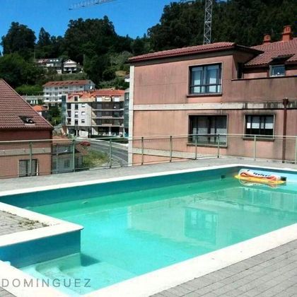 Foto 2 de Pis en venda a Poio de 2 habitacions amb piscina i garatge