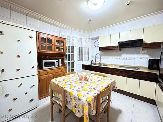 Foto 2 de Pis en venda a Praza Independencia de 3 habitacions amb garatge i calefacció