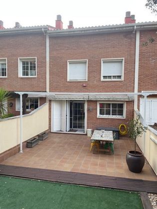 Foto 2 de Venta de casa en Viladecavalls de 3 habitaciones con terraza y piscina
