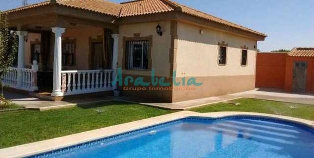 Foto 1 de Xalet en venda a Fátima - Levante de 3 habitacions amb piscina i jardí
