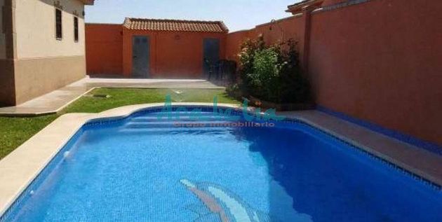 Foto 2 de Xalet en venda a Fátima - Levante de 3 habitacions amb piscina i jardí