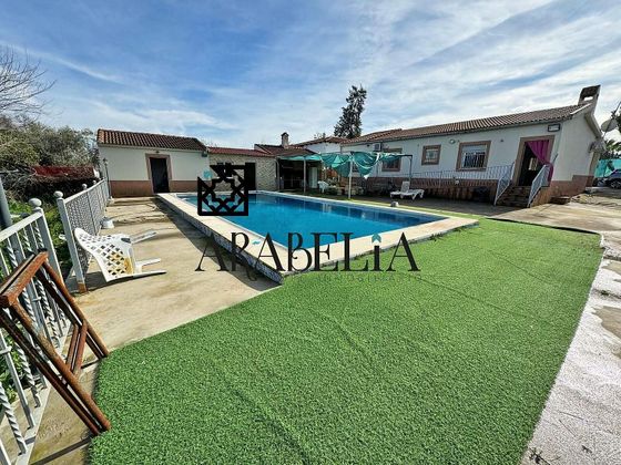 Foto 1 de Xalet en venda a Poniente-Norte - Miralbaida - Parque Azahara de 3 habitacions amb terrassa i piscina