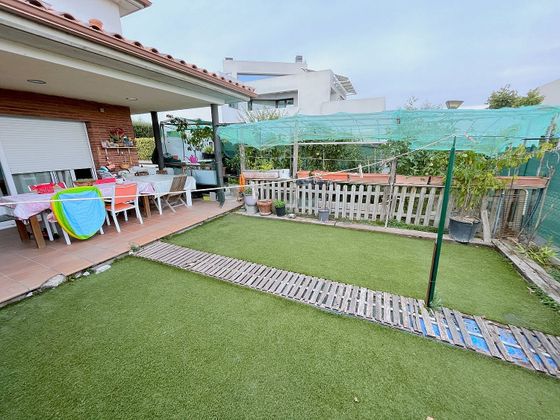 Foto 2 de Casa en venta en Roda de Ter de 4 habitaciones con terraza y jardín
