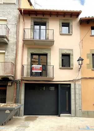 Foto 1 de Casa en venta en Manlleu de 3 habitaciones con terraza y garaje