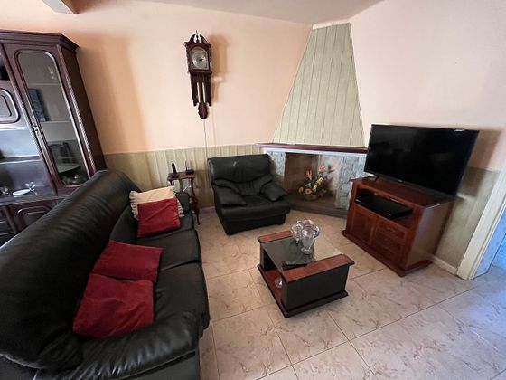 Foto 2 de Casa adosada en venta en Manlleu de 4 habitaciones con terraza y jardín