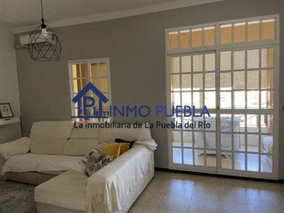 Foto 1 de Pis en venda a Puebla del Río (La) de 4 habitacions amb terrassa i garatge