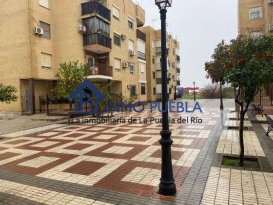 Foto 2 de Piso en venta en Puebla del Río (La) de 3 habitaciones con terraza y balcón