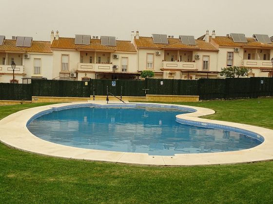 Foto 2 de Xalet en venda a Trigueros de 4 habitacions amb terrassa i piscina
