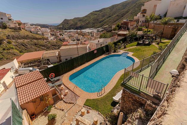 Foto 1 de Casa en venta en Albuñol de 3 habitaciones con terraza y piscina