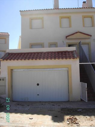Foto 1 de Venta de casa adosada en Alcázar del Rey de 3 habitaciones con terraza y jardín