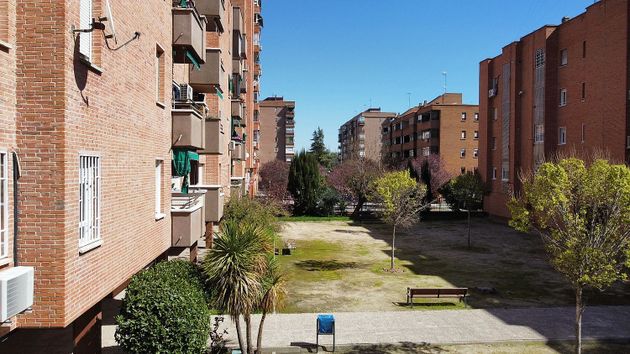 Foto 2 de Pis en venda a El Carrascal de 4 habitacions amb terrassa i jardí