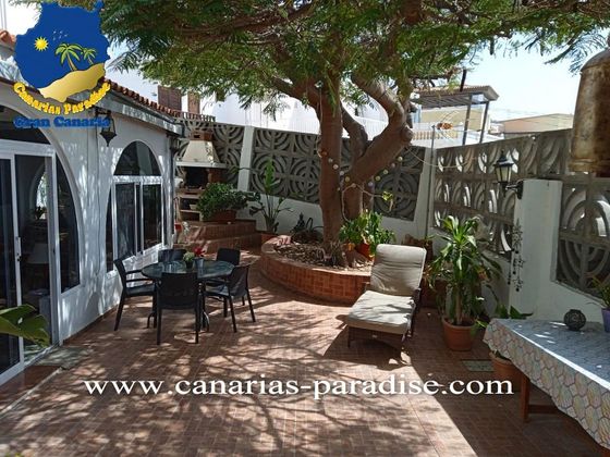 Foto 1 de Chalet en venta en Arguineguín de 6 habitaciones con terraza y jardín