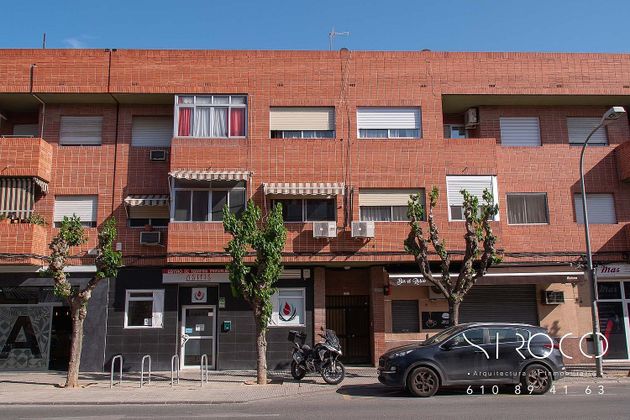 Foto 2 de Venta de piso en avenida De Santiago de 3 habitaciones con garaje y jardín