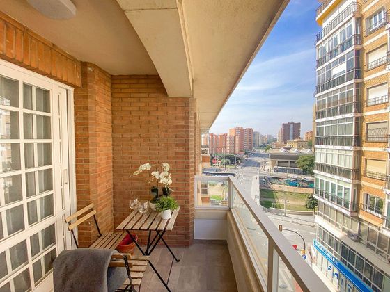 Foto 1 de Pis en venda a calle Linaje de 3 habitacions amb terrassa i balcó