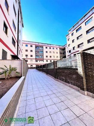 Foto 2 de Venta de piso en Puerta de Murcia - Colegios de 3 habitaciones con terraza y piscina