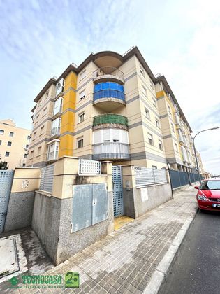 Foto 2 de Venta de piso en Urbanización San Isidro de 2 habitaciones con terraza y balcón