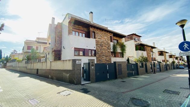 Foto 1 de Casa en venda a calle Almiar de 4 habitacions amb terrassa i piscina
