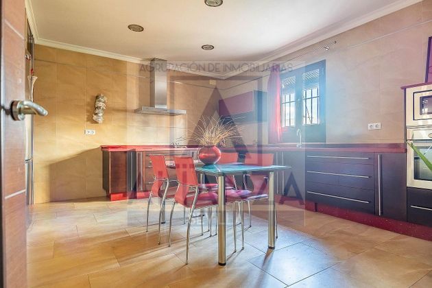 Foto 2 de Casa adossada en venda a calle Pablo Iglesias de 4 habitacions amb terrassa i garatge