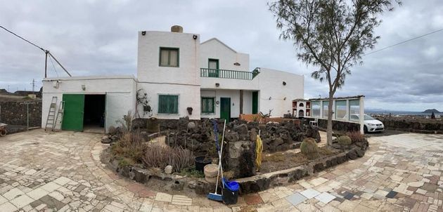 Foto 1 de Xalet en venda a Corralejo de 6 habitacions amb terrassa i piscina