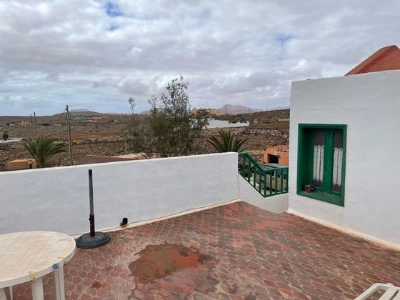 Foto 2 de Venta de chalet en Corralejo de 6 habitaciones con terraza y piscina