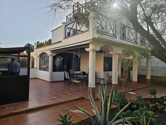 Foto 1 de Casa en venda a Corralejo de 4 habitacions amb terrassa i garatge