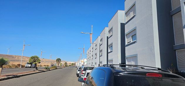Foto 2 de Venta de piso en avenida Rosa Vila de 3 habitaciones con garaje y ascensor