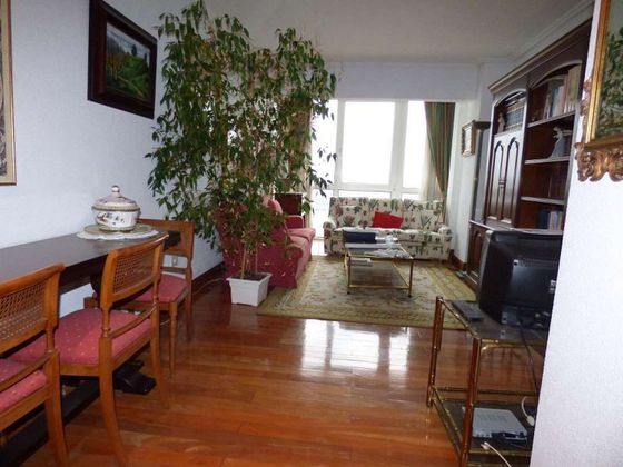Foto 2 de Piso en venta en Santurtzi de 4 habitaciones con terraza y calefacción