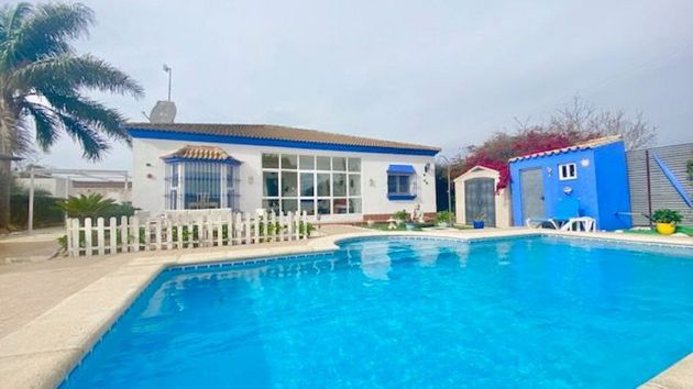 Foto 1 de Chalet en venta en Pelagatos - Pago del Humo de 3 habitaciones con terraza y piscina