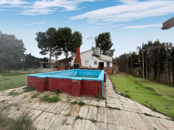 Foto 2 de Xalet en venda a urbanización La Corona de 1 habitació amb piscina i jardí