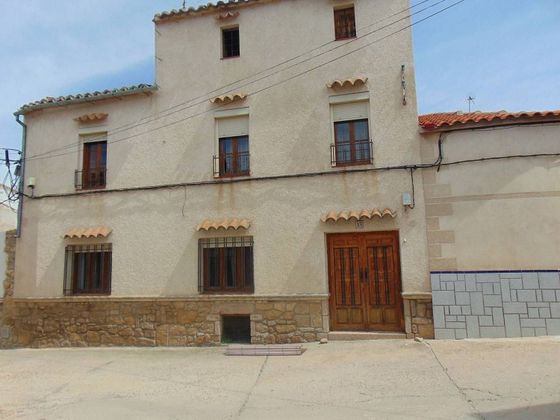 Foto 1 de Casa rural en venda a calle Del Moral de 5 habitacions amb garatge i jardí