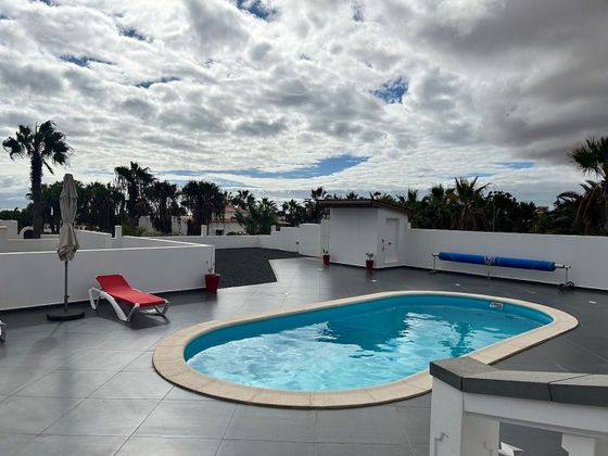 Foto 1 de Chalet en venta en Parque Holandés de 3 habitaciones con terraza y piscina