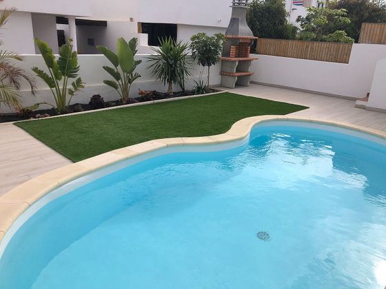 Foto 2 de Venta de casa en Corralejo de 4 habitaciones con terraza y piscina