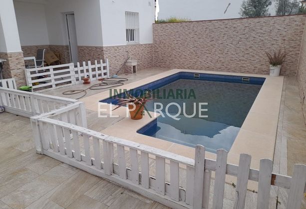 Foto 1 de Xalet en venda a Ubrique de 5 habitacions amb terrassa i piscina