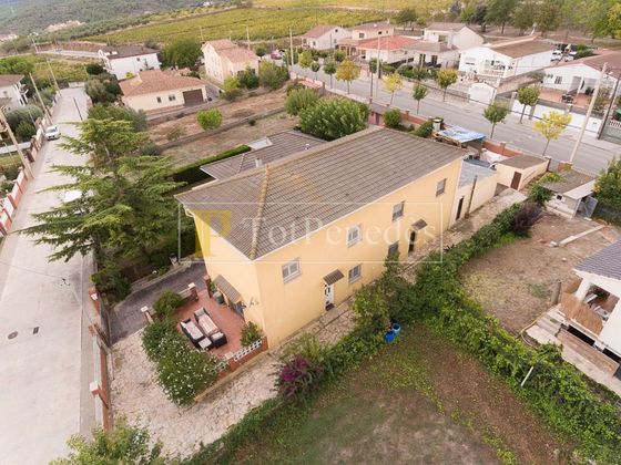 Foto 2 de Venta de casa en Torrelles de Foix de 8 habitaciones con terraza y piscina
